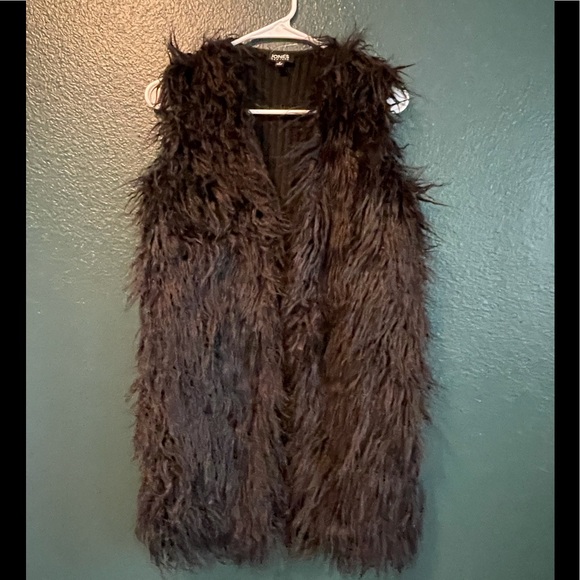 Furry vest - Picture 2 of 4